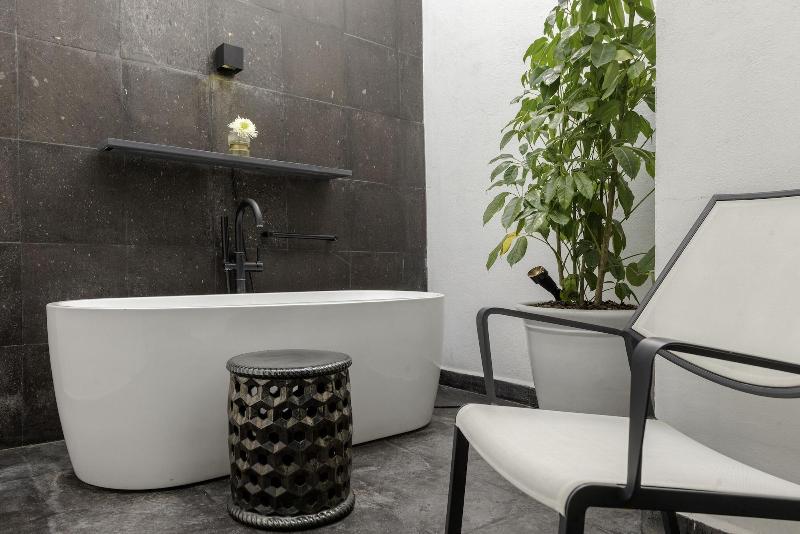 Lotel at Doce18 Concept House image