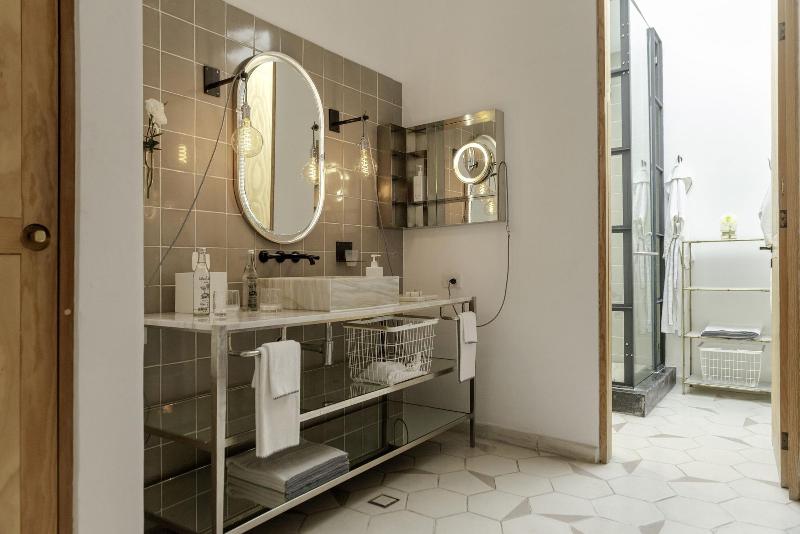 Lotel at Doce18 Concept House image