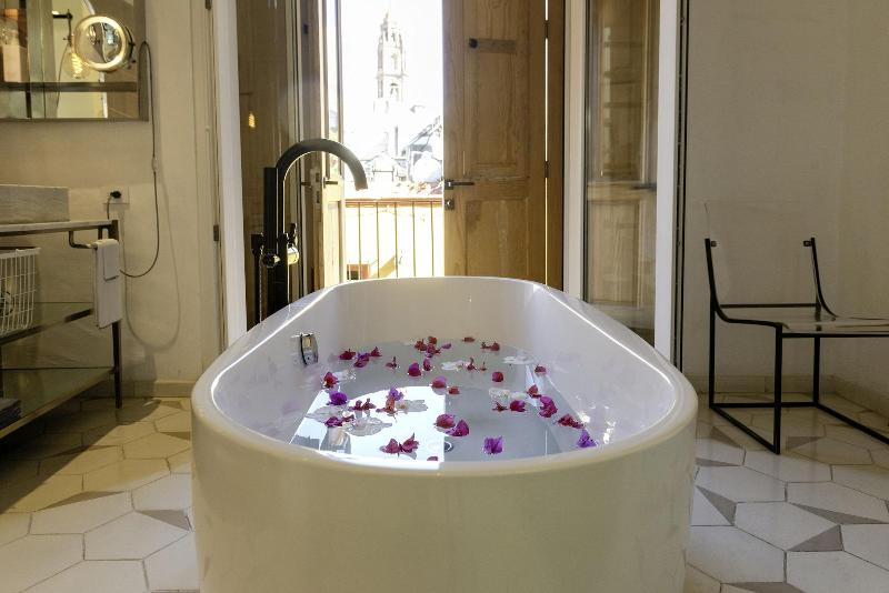 Lotel at Doce18 Concept House image