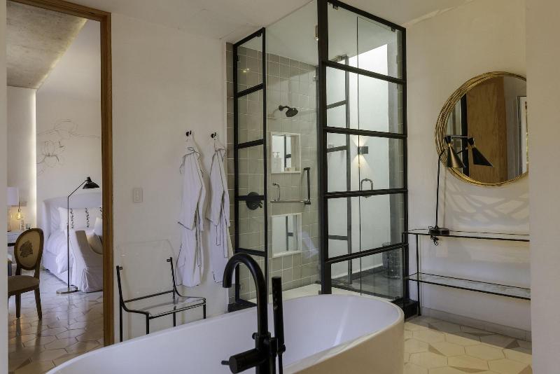 Lotel at Doce18 Concept House image