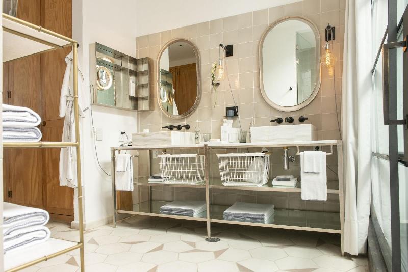 Lotel at Doce18 Concept House image