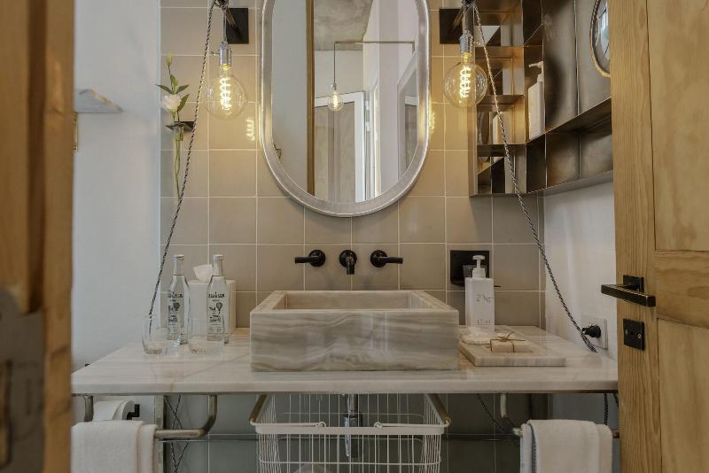 Lotel at Doce18 Concept House image