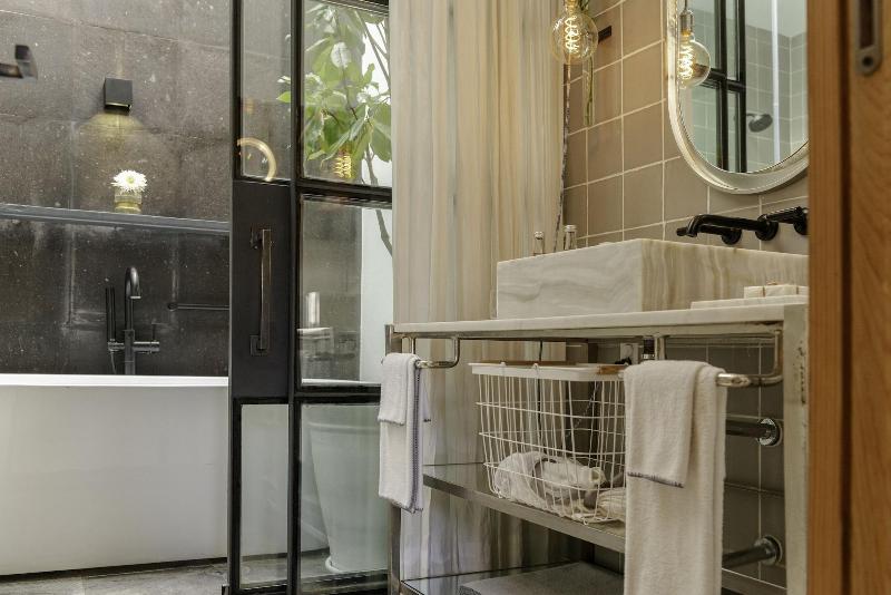 Lotel at Doce18 Concept House image