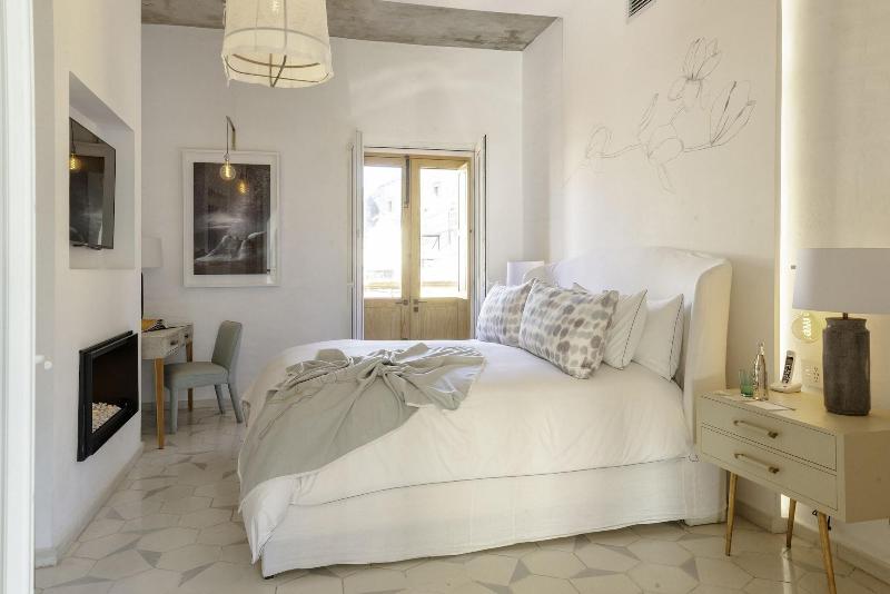 Lotel at Doce18 Concept House image