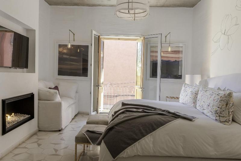 Lotel at Doce18 Concept House image