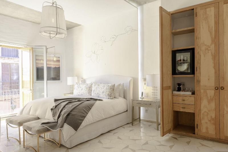 Lotel at Doce18 Concept House image