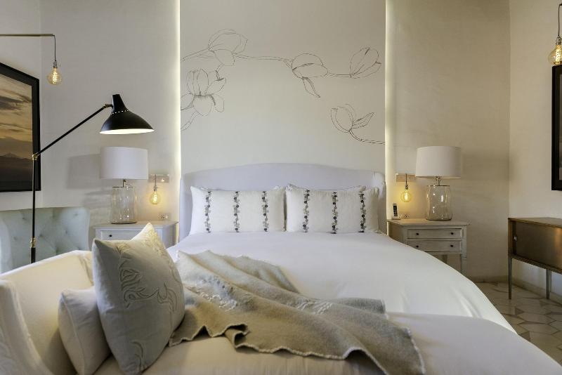 Lotel at Doce18 Concept House image
