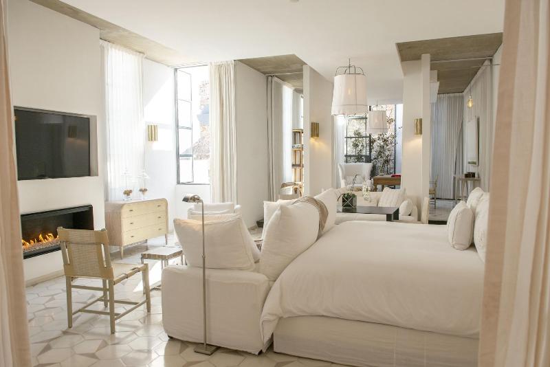 Lotel at Doce18 Concept House image