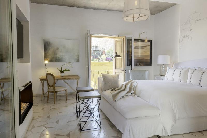 Lotel at Doce18 Concept House image