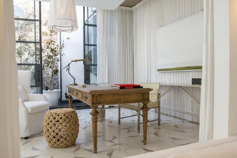 Lotel at Doce18 Concept House image