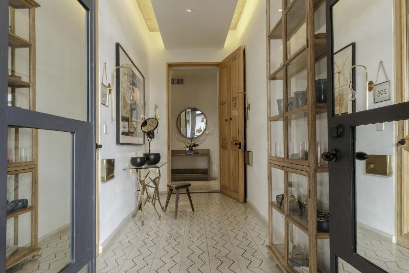 Lotel at Doce18 Concept House image