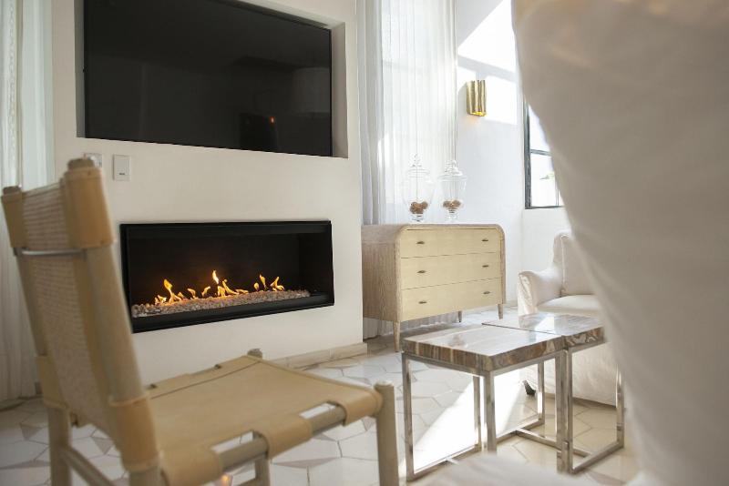 Lotel at Doce18 Concept House image