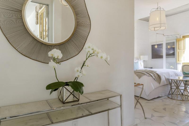 Lotel at Doce18 Concept House image