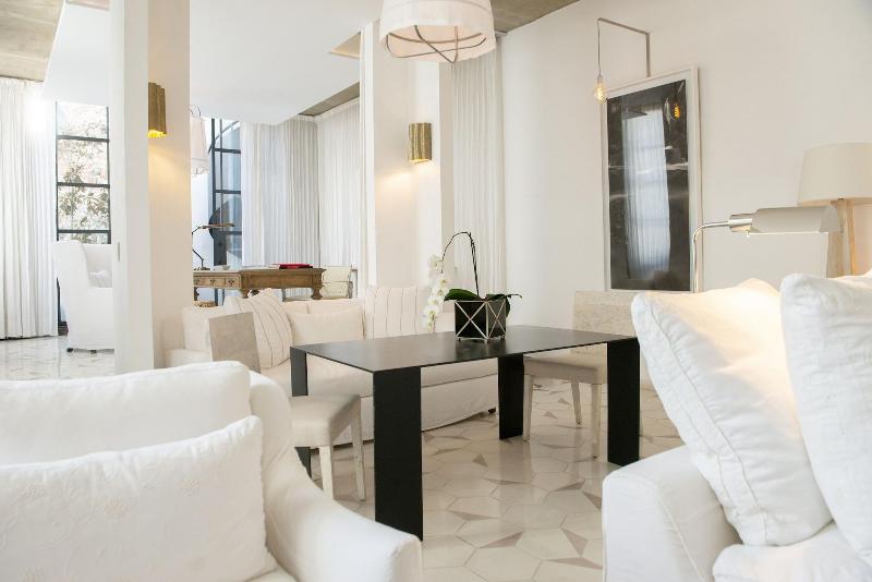 Lotel at Doce18 Concept House image