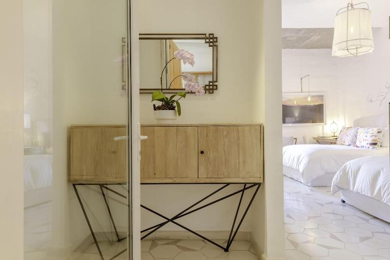 Lotel at Doce18 Concept House image