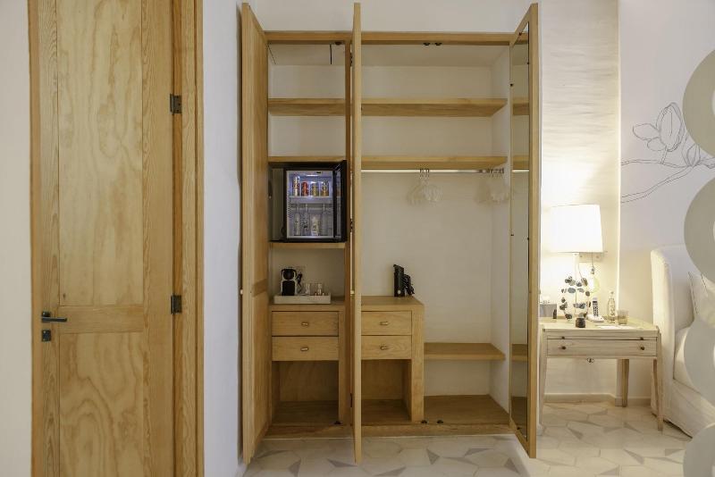 Lotel at Doce18 Concept House image