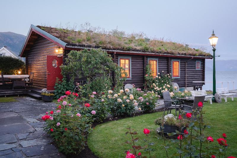 Leikanger Fjordhotel image