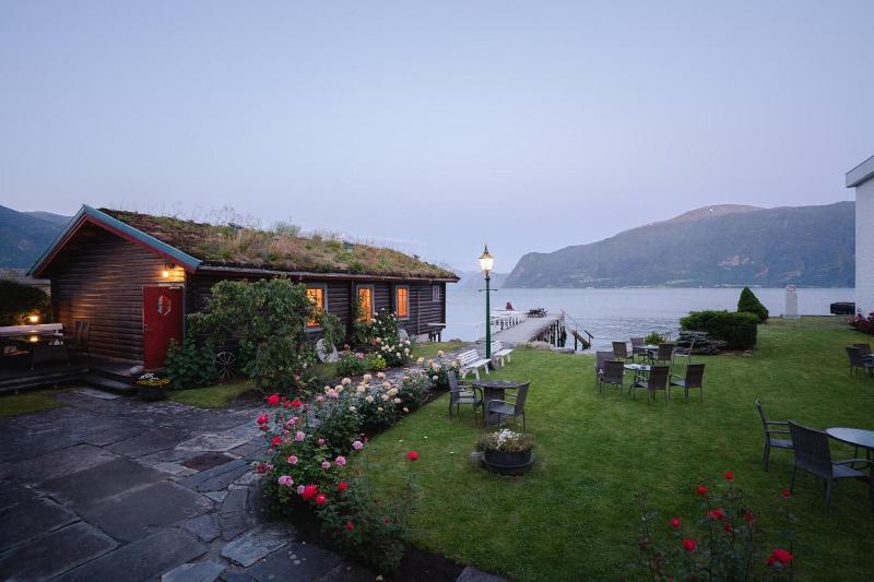 Leikanger Fjordhotel image