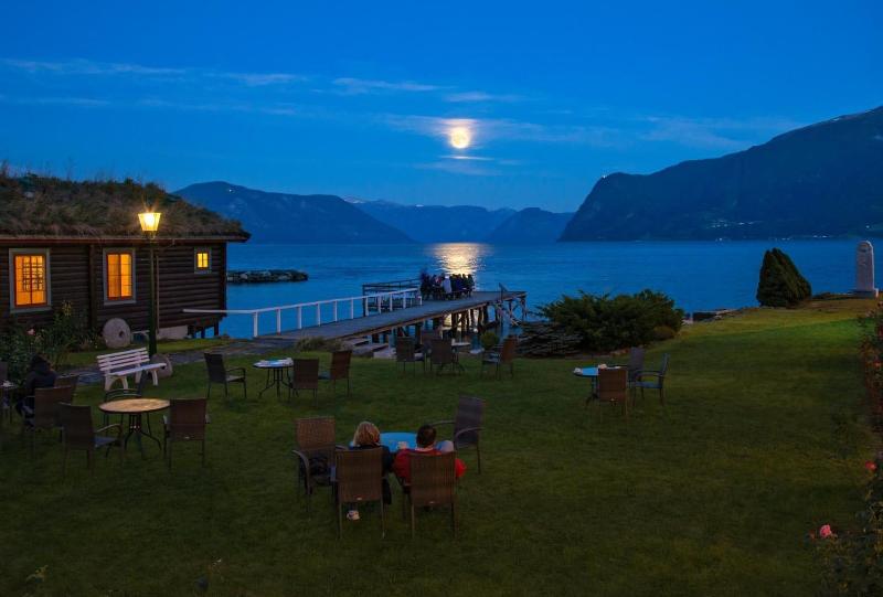 Leikanger Fjordhotel image