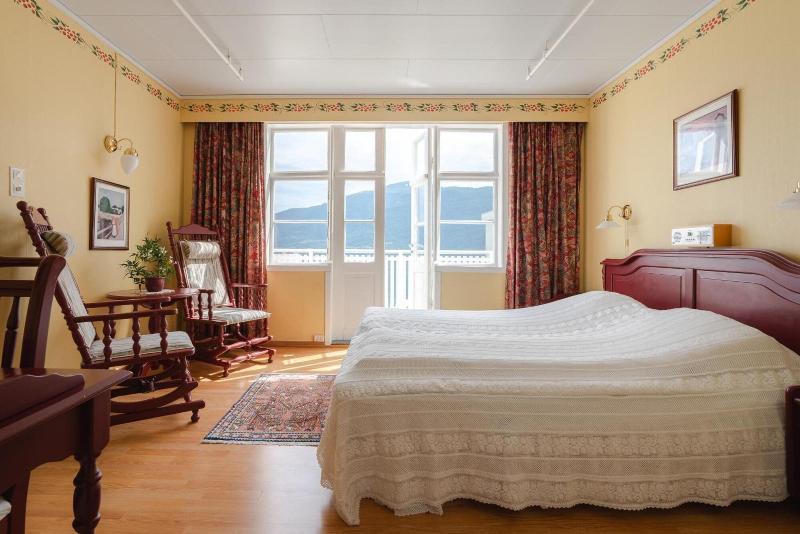 Leikanger Fjordhotel image