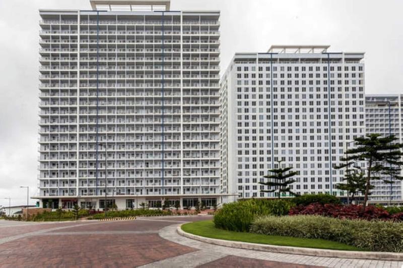 Blowing in the Wind - Lake View Apartments image