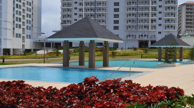Blowing in the Wind - Lake View Apartments image