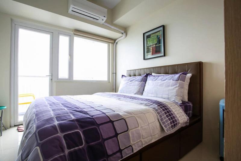 Blowing in the Wind - Lake View Apartments image