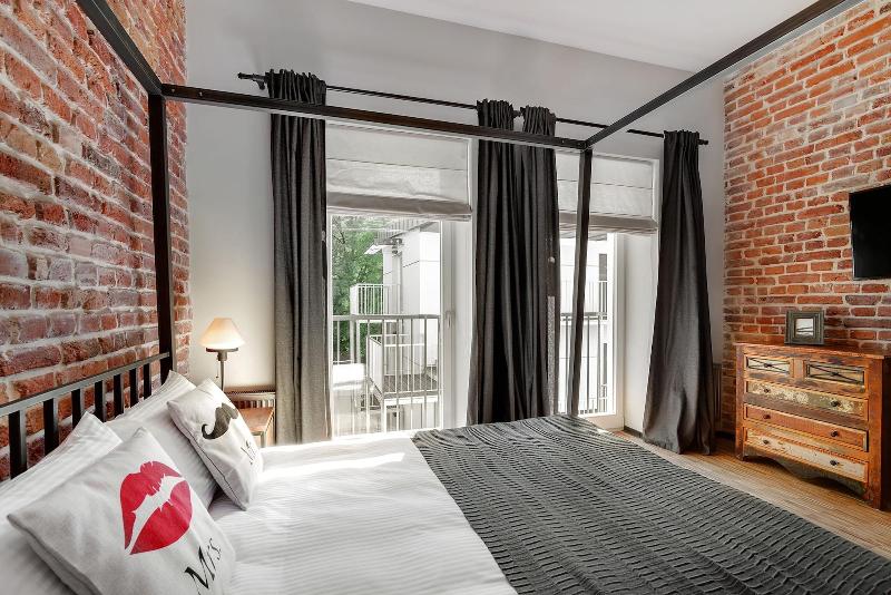 Well Well Aparthotel image