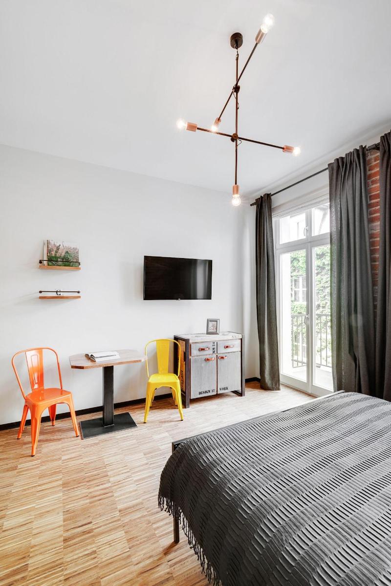 Well Well Aparthotel image