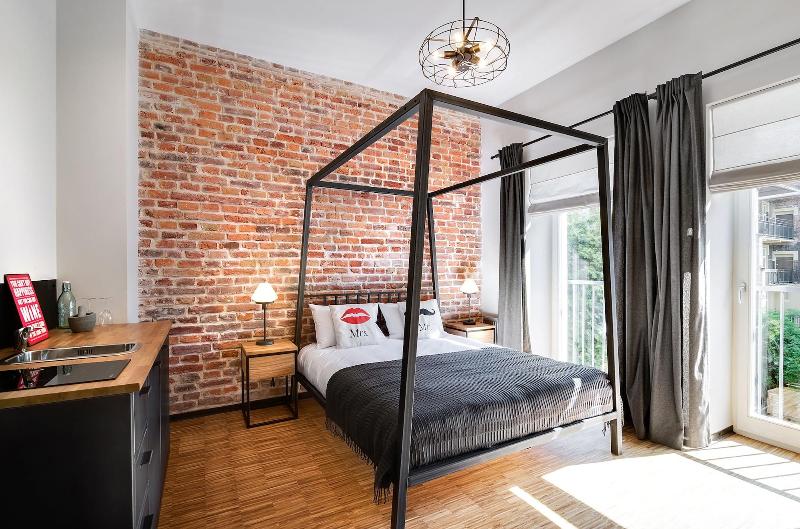 Well Well Aparthotel image