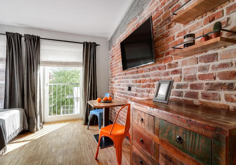 Well Well Aparthotel image