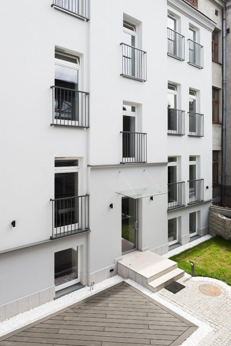 Well Well Aparthotel image