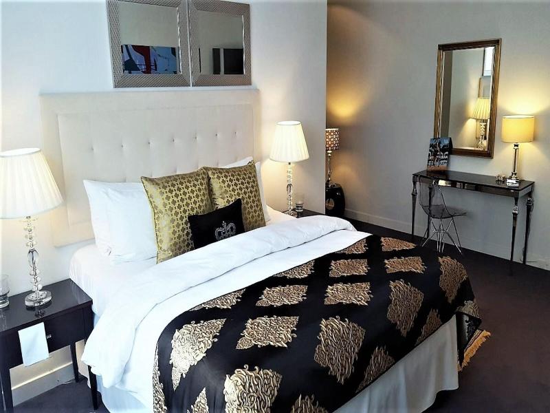 MONDRIAN Luxury Suites&Apartments OldTown MarketSq image