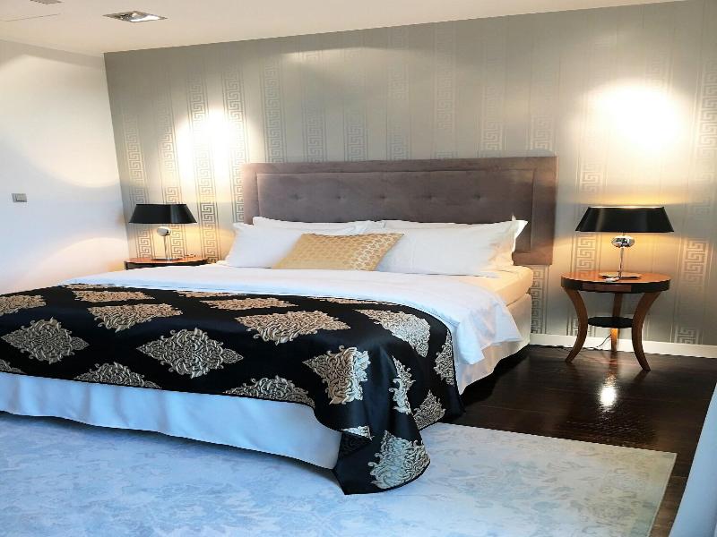 MONDRIAN Luxury Suites&Apartments OldTown MarketSq image