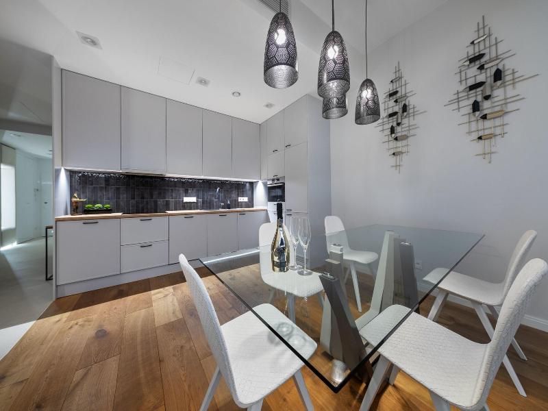 AVESA Apartments in Sky Tower image