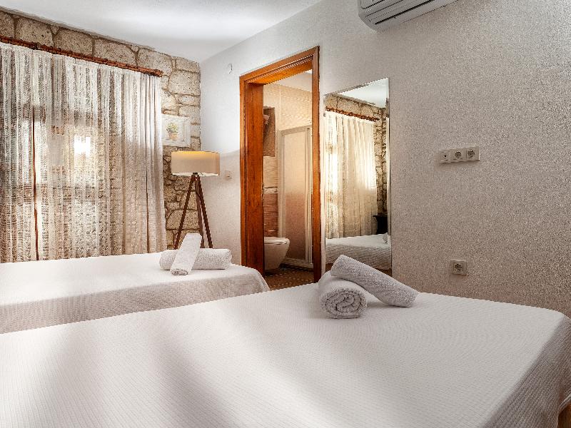 Flores Hotel Alacati image