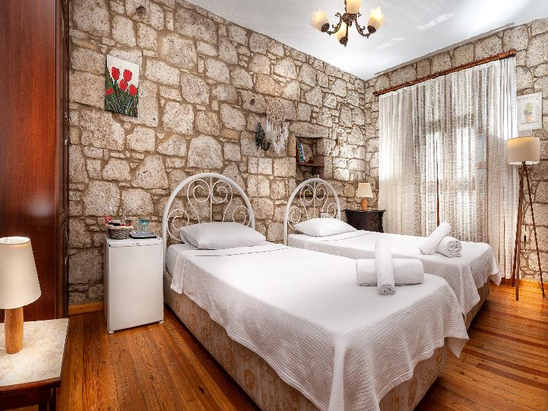 Flores Hotel Alacati image