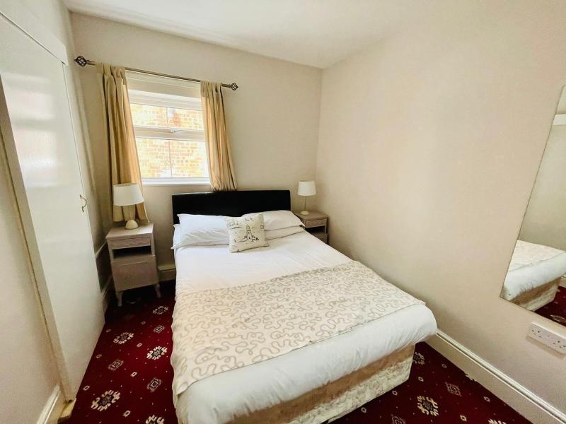 Chatsworth Hotel image
