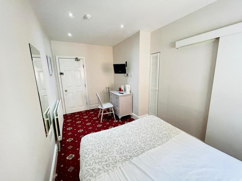 Chatsworth Hotel image