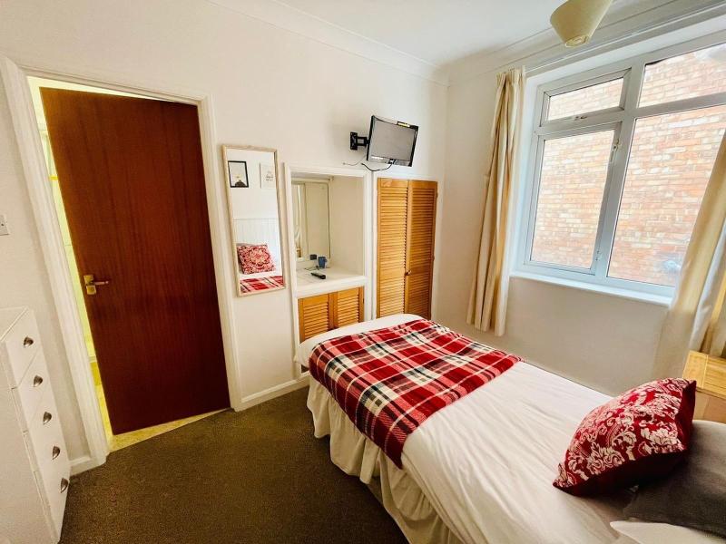 Chatsworth Hotel image