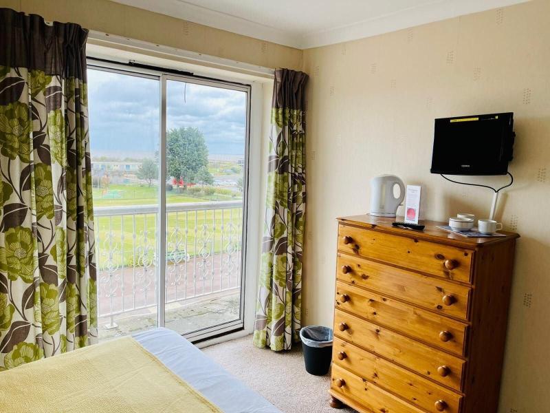 Chatsworth Hotel image