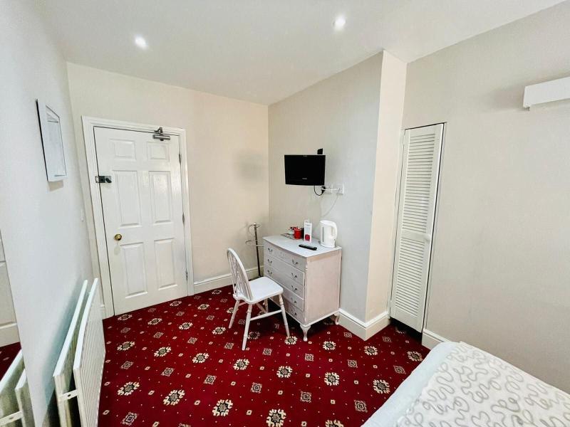 Chatsworth Hotel image
