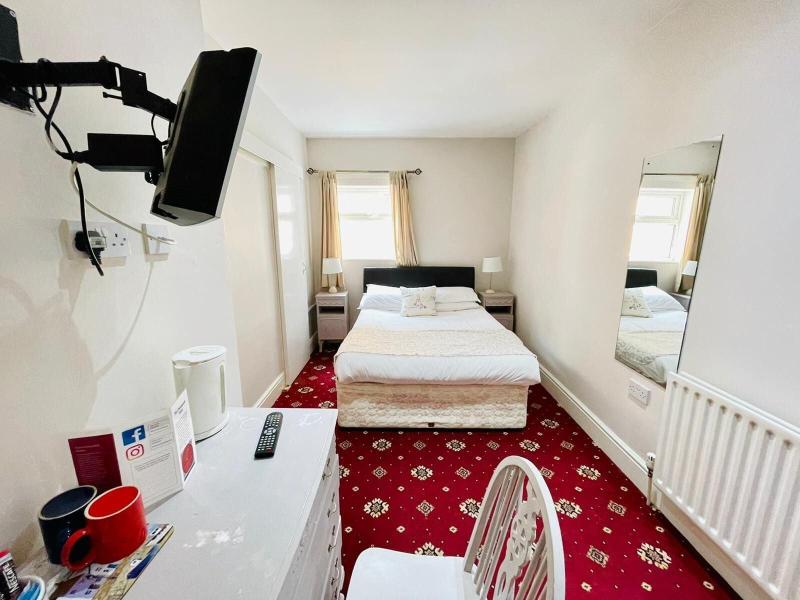 Chatsworth Hotel image