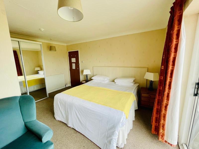 Chatsworth Hotel image