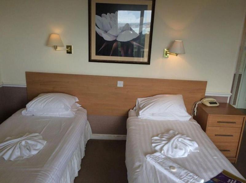 Chatsworth Hotel image