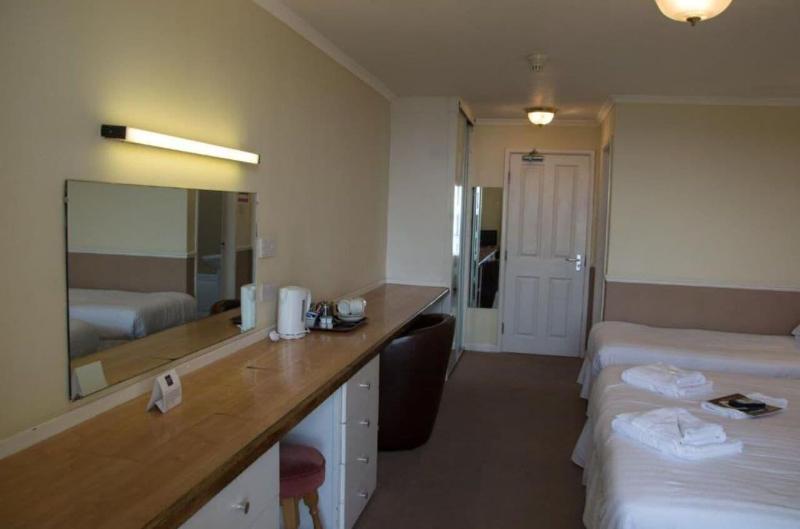 Chatsworth Hotel image