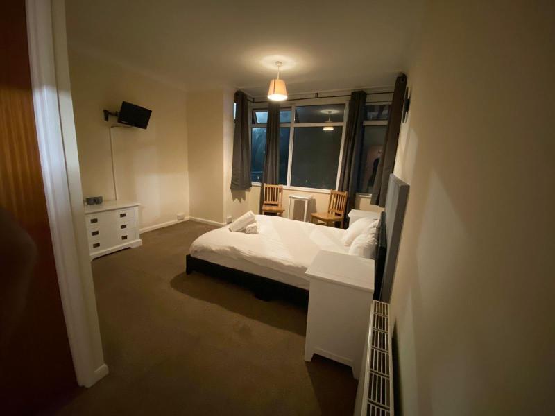 Chatsworth Hotel image