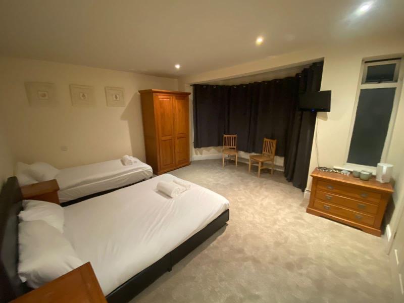 Chatsworth Hotel image