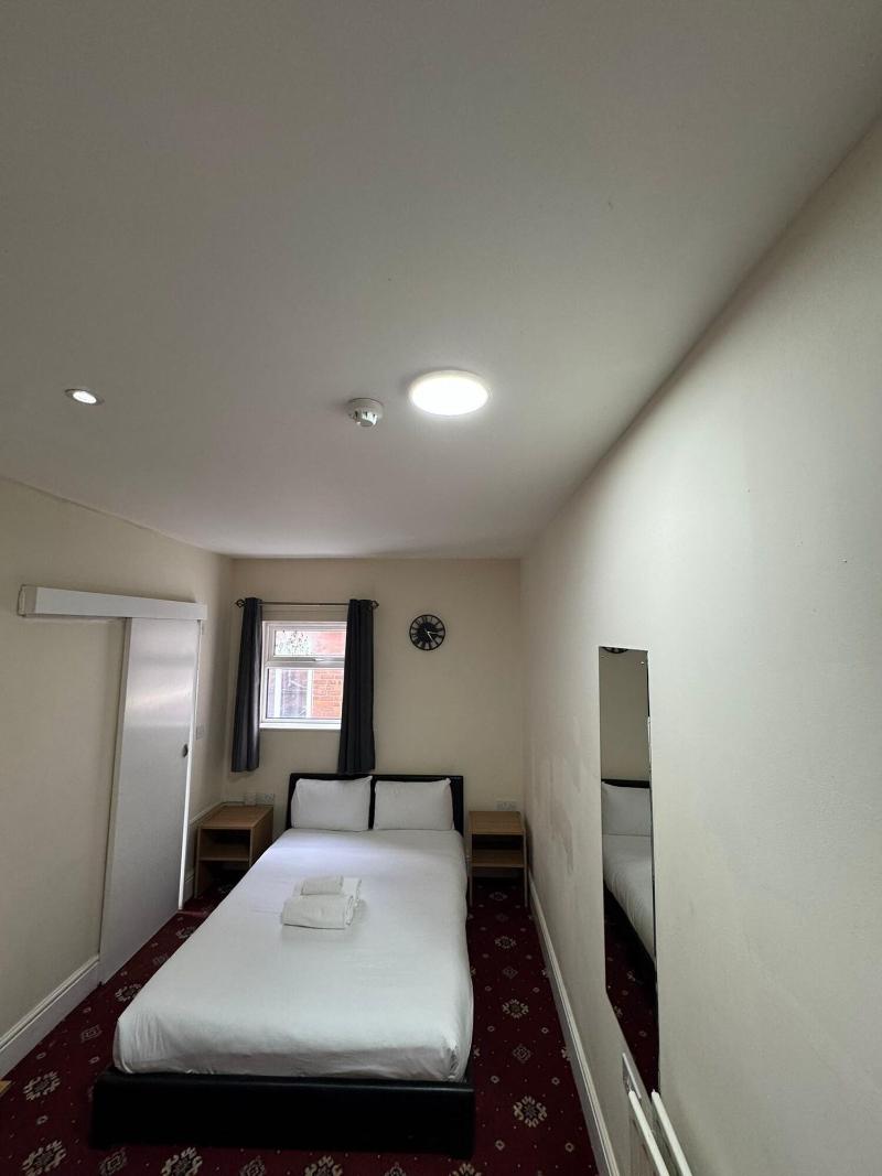 Chatsworth Hotel image