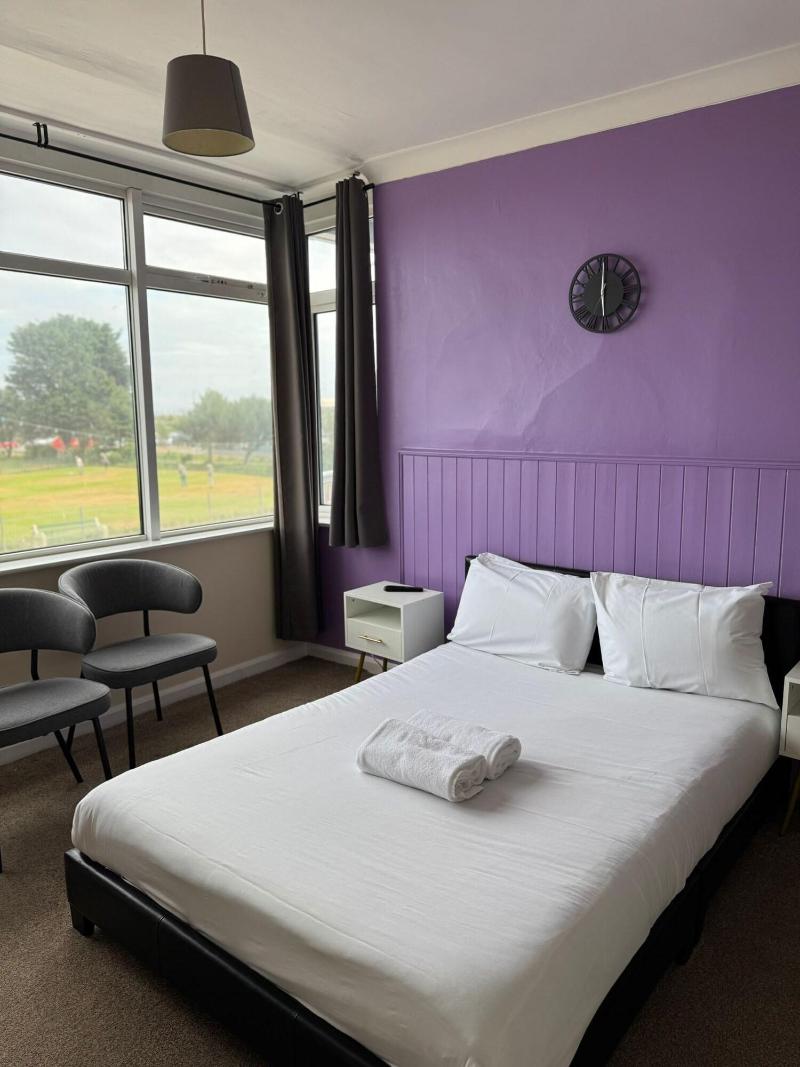 Chatsworth Hotel image